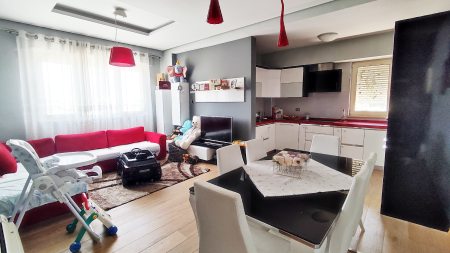 Apartment 2+1 - For sale Rruga Hamdi Sina