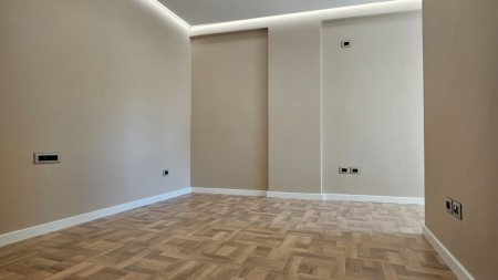 Apartament 3+1 - Qira Rruga Faik Konica