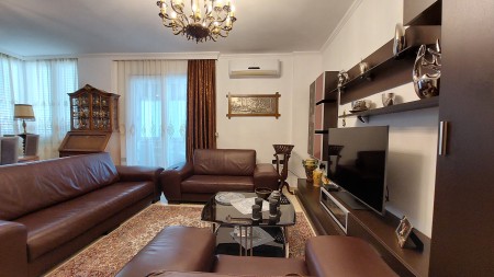 Apartment 3+1 - For Rent Rruga Xhon Belushi