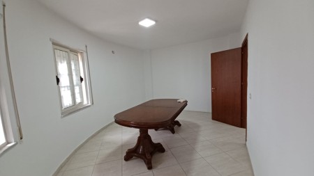 Apartament 2+1 - Qira Rruga Petrela