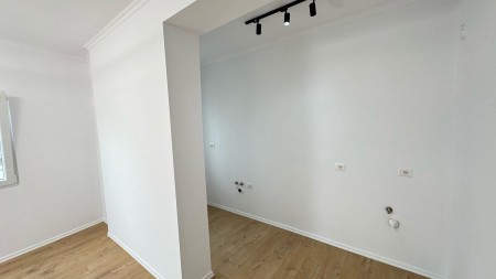 Apartament 1+1 - Shitje Rruga Astrit Losha