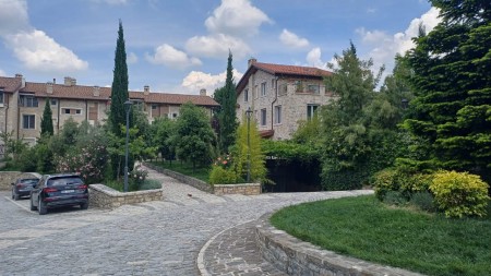 Villa - For sale Rruga Grori