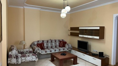 Apartament 3+1 - Qira Rruga Eshref Frasheri