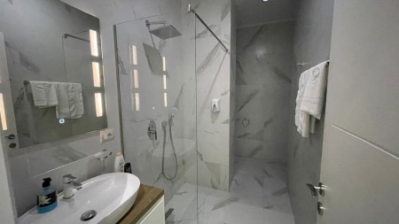 Apartament 1+1 - Shitje Rruga Aleksandër Moisiu