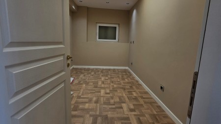 Apartament 3+1 - Qira Rruga Faik Konica