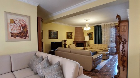 Apartament 3+1 - Qira Rruga Pjetër Bogdani