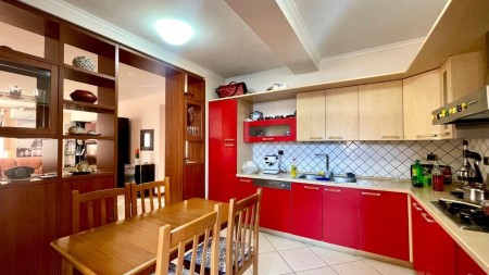Apartament 3+1 - Shitje Rruga Medar Shtylla