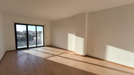 Apartament 1+1 - Shitje Rruga Zebejte Farka