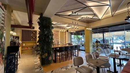 Bar-Restaurant - Qira Bulevardi Gjergj Fishta