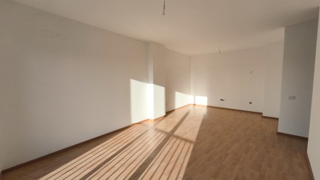 Apartament 1+1 - Shitje Rruga Zebejte Farka