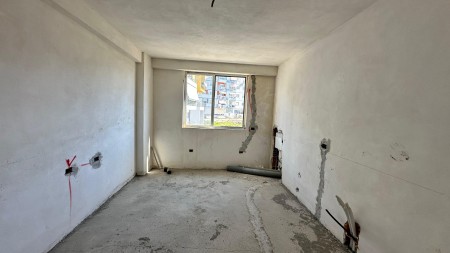 Apartment 3+1 - For sale Rruga Aleksander Konda
