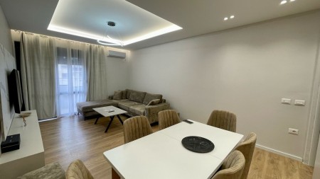 Apartament 2+1 - Qira Rruga Vaçe Zela