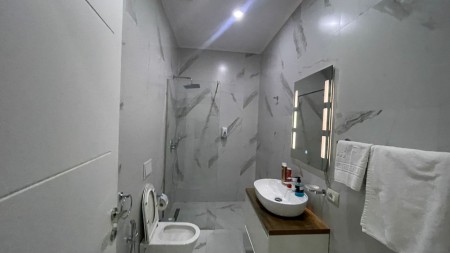 Apartament 1+1 - Shitje Rruga Aleksandër Moisiu