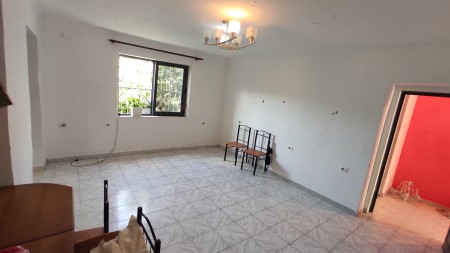 Apartament 1+1 - Shitje Rruga Shaban Hysa