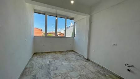 Njesi Biznesi - Qira Rruga 4 Dëshmorët