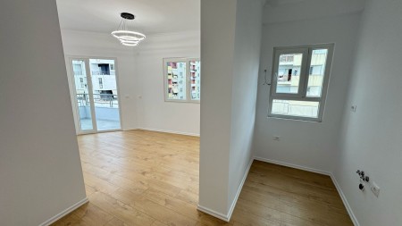 Apartament 1+1 - Shitje Rruga Astrit Losha