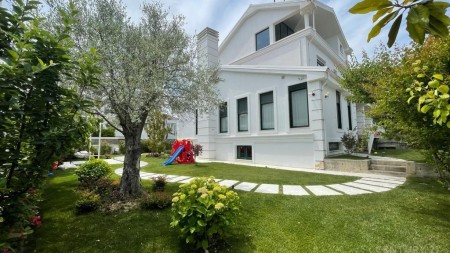 Villa - For sale Rruga Xhaferr Shaba