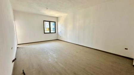 Apartament 2+1 - Shitje Kavaja Street