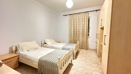 Apartament 3+1 - Qira Rruga Myslym Shyri
