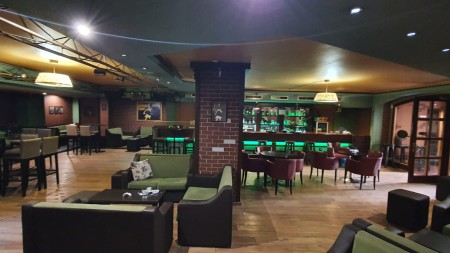 Bar-Restaurant - Qira Rruga Petro Nini Luarasi
